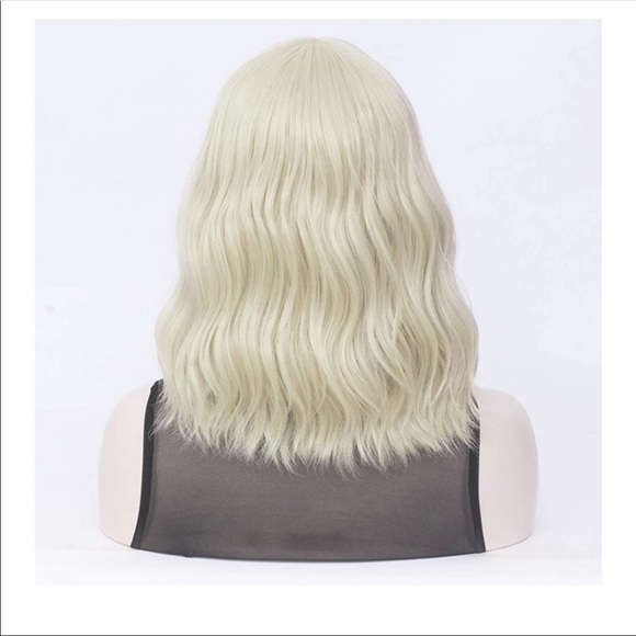 🆕️ Wavy Shoulder Length Heat Resistant Wig Blonde - Picture 4 of 6